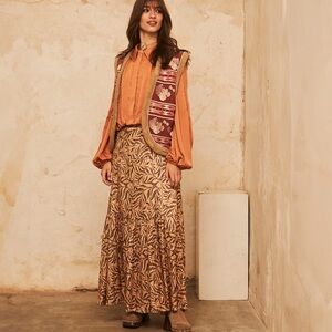Gold and Tan Patterned Skirt M